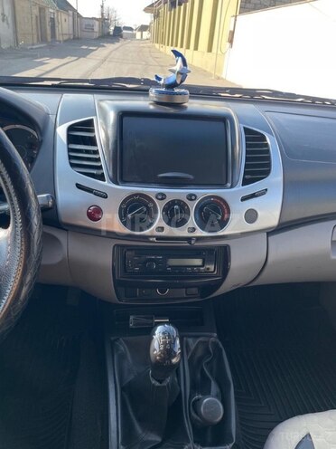 Mitsubishi L200 2013, 430,000 km - 2.5 l - Bakı
