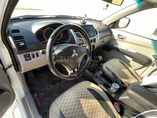 Mitsubishi L200 2013, 430,000 km - 2.5 l - Bakı