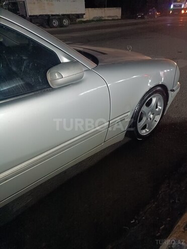 Mercedes E 200 d 2000, 646,000 km - 2.2 л - Beyləqan