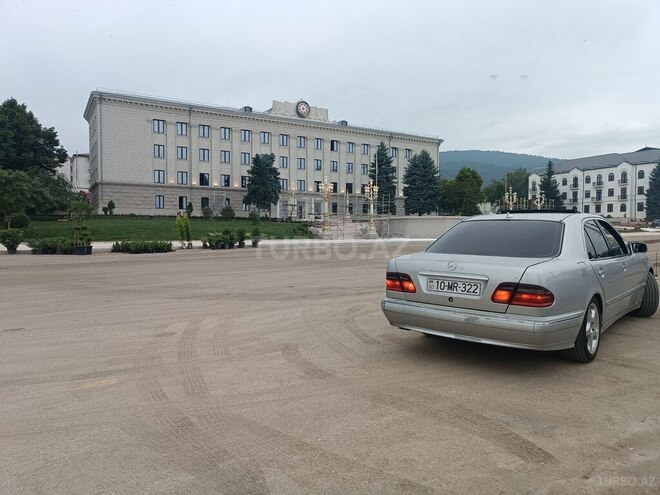 Mercedes E 200 d 2000, 646,000 km - 2.2 л - Beyləqan