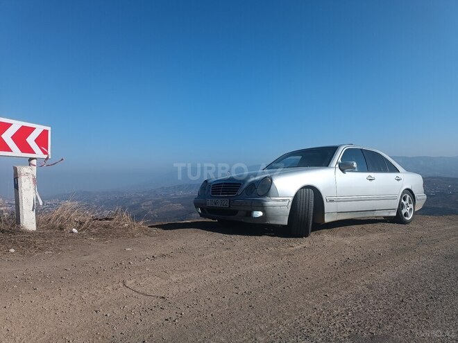Mercedes E 200 d 2000, 646,000 km - 2.2 л - Beyləqan