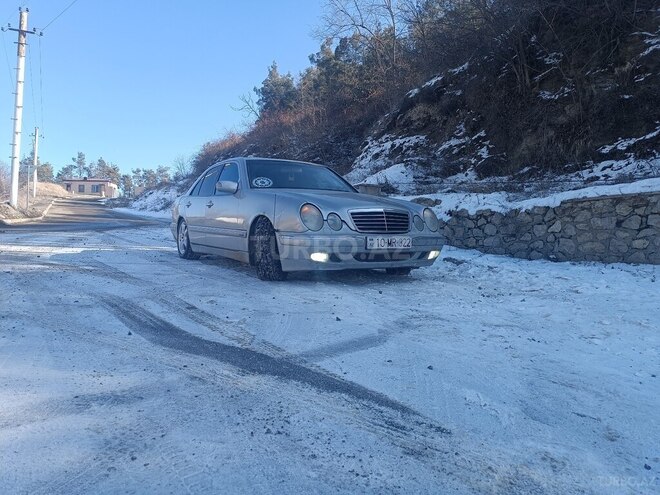 Mercedes E 200 d 2000, 646,000 km - 2.2 л - Beyləqan