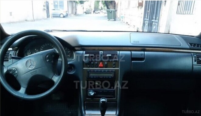 Mercedes E 200 d 2000, 646,000 km - 2.2 л - Beyləqan