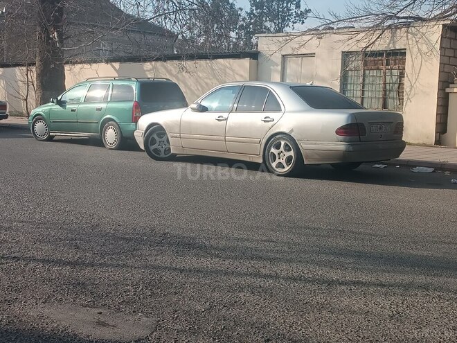 Mercedes E 200 d 2000, 646,000 km - 2.2 л - Beyləqan