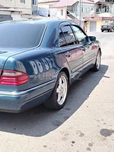 Mercedes E 280 1998, 123,123 km - 2.8 l - Qazax