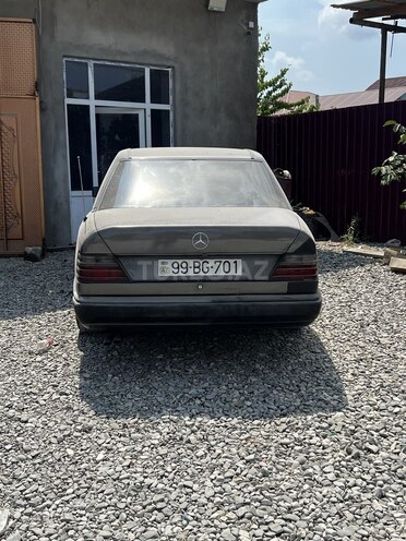 Mercedes E 260 1989, 224,334 km - 2.6 l - Quba