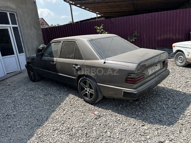 Mercedes E 260 1989, 224,334 km - 2.6 l - Quba