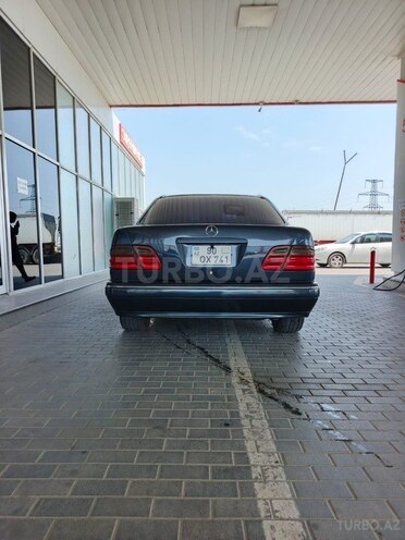 Mercedes E 240 2000, 260,000 km - 2.6 l - Bakı