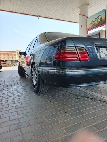 Mercedes E 240 2000, 260,000 km - 2.6 l - Bakı