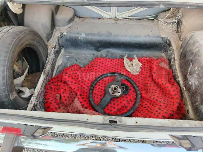 LADA (VAZ) 2106 1990, 98,000 km - 1.3 л - Qax