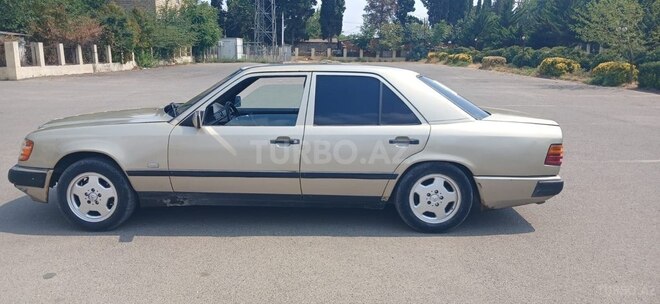 Mercedes E 200 d 1988, 252,524 km - 2.0 l - Bakı