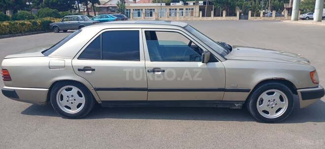 Mercedes E 200 d 1988, 252,524 km - 2.0 l - Bakı