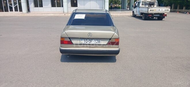 Mercedes E 200 d 1988, 252,524 km - 2.0 l - Bakı