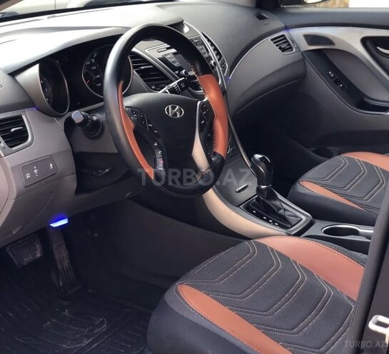 Hyundai Elantra 2015, 178,000 km - 1.8 l - Bakı