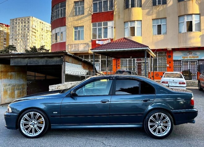BMW 528 2000, 208,000 km - 2.8 л - Bakı