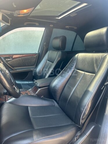 Mercedes E 320 2000, 405,000 km - 3.2 l - Quba
