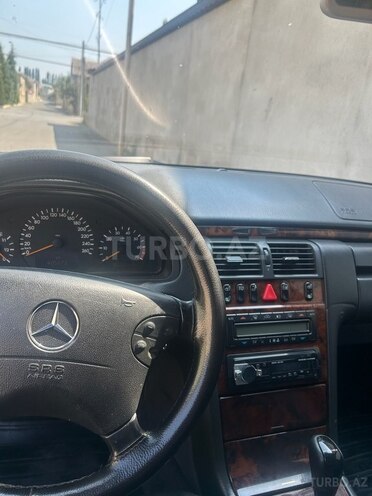 Mercedes E 320 2000, 405,000 km - 3.2 l - Quba