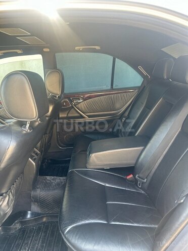 Mercedes E 320 2000, 405,000 km - 3.2 l - Quba
