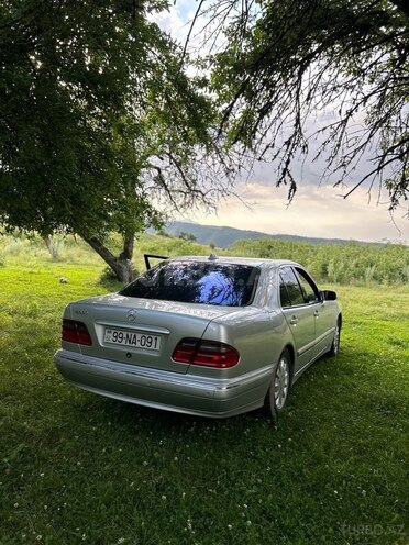Mercedes E 320 2000, 405,000 km - 3.2 l - Quba