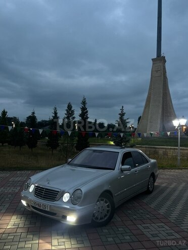 Mercedes E 320 2000, 405,000 km - 3.2 l - Quba