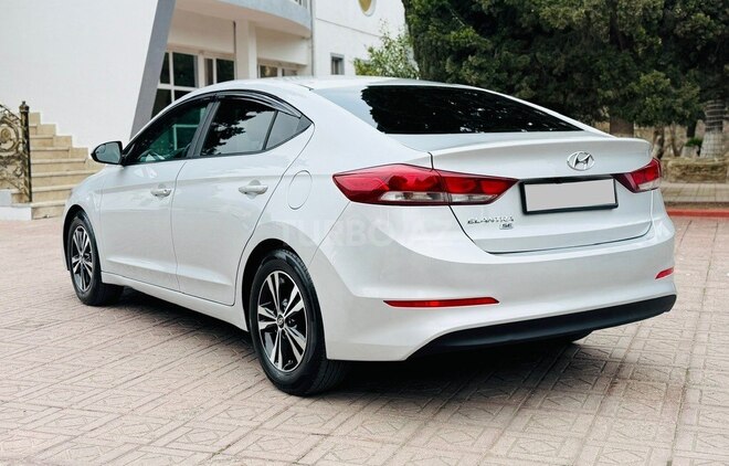 Hyundai Elantra 2018, 80,000 km - 2.0 l - Bakı