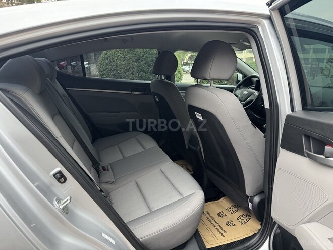 Hyundai Elantra 2018, 80,000 km - 2.0 l - Bakı