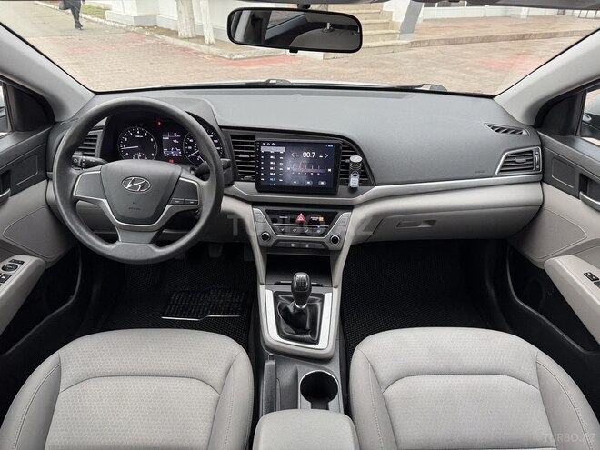 Hyundai Elantra 2018, 80,000 km - 2.0 l - Bakı