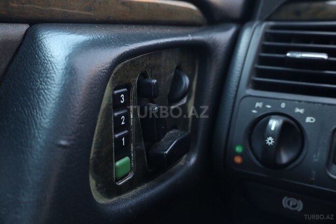 Mercedes E 240 1998, 320,000 km - 2.4 l - Bakı