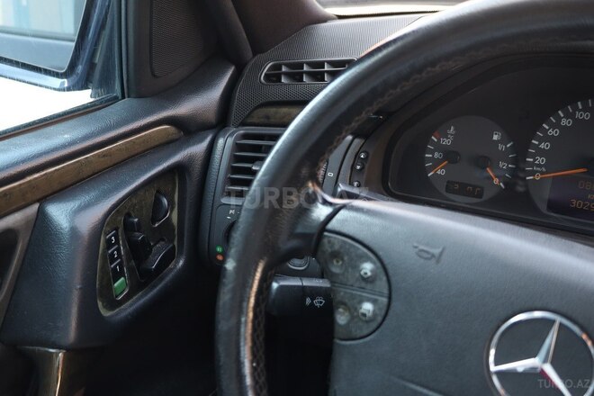 Mercedes E 240 1998, 320,000 km - 2.4 l - Bakı
