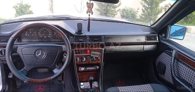 Mercedes E 220 1995, 380,000 km - 2.2 l - Sumqayıt