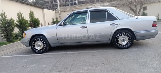 Mercedes E 220 1995, 380,000 km - 2.2 l - Sumqayıt