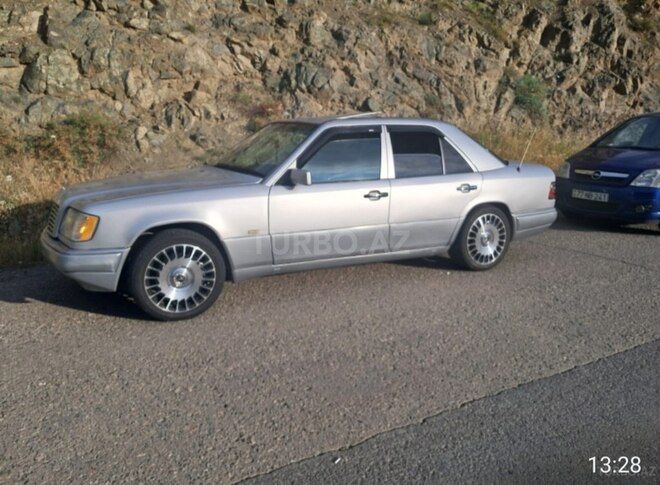 Mercedes E 220 1995, 380,000 km - 2.2 l - Sumqayıt