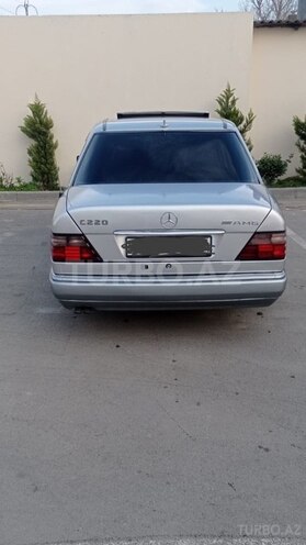 Mercedes E 220 1995, 380,000 km - 2.2 l - Sumqayıt