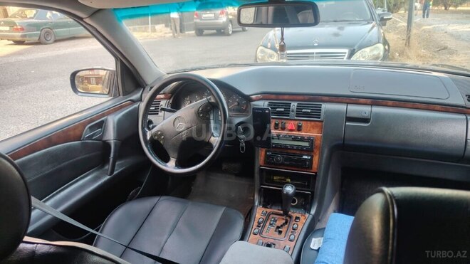Mercedes E 220 d 1999, 391,000 km - 2.2 l - Qəbələ