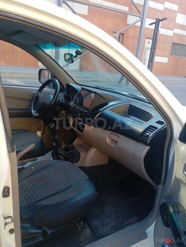 Mitsubishi L200 2007, 331,500 km - 2.5 l - Bakı
