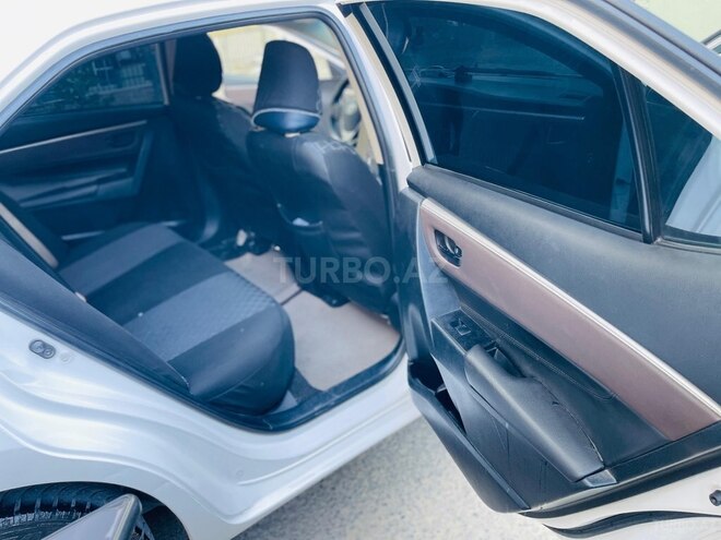 Toyota Corolla 2015, 196,000 km - 1.6 l - Bakı