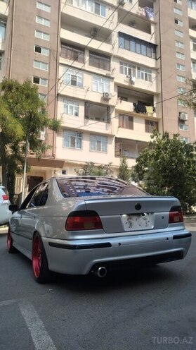 BMW 528 1999, 364,000 km - 2.8 l - Bakı