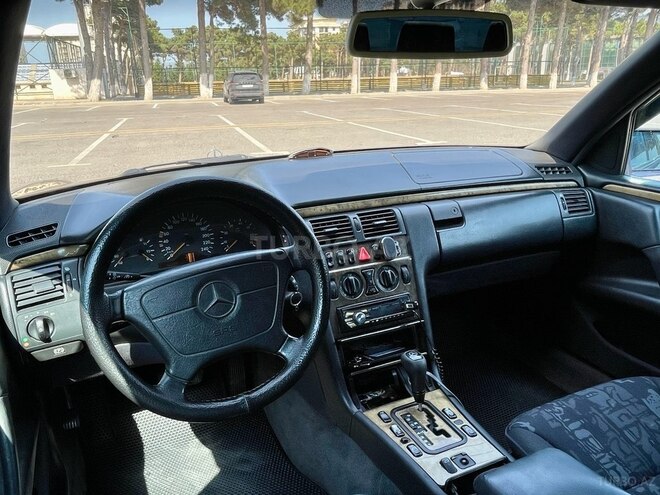 Mercedes E 240 1998, 321,100 km - 2.4 l - Sumqayıt