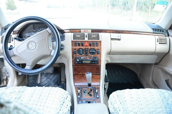 Mercedes E 240 1999, 378,475 km - 2.4 l - Biləsuvar