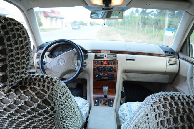 Mercedes E 240 1999, 378,475 km - 2.4 l - Biləsuvar