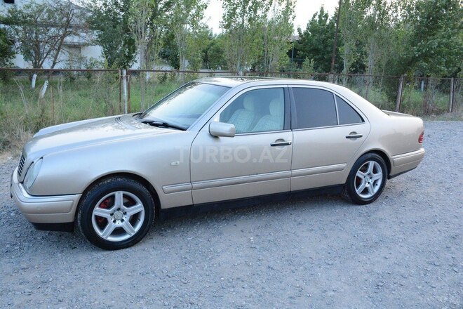 Mercedes E 240 1999, 378,475 km - 2.4 l - Biləsuvar