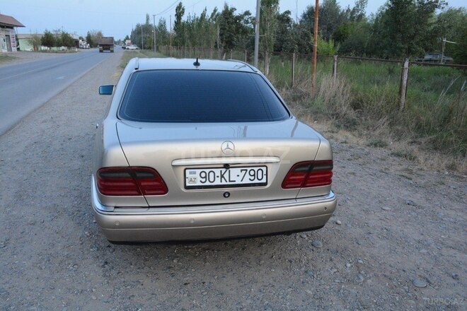 Mercedes E 240 1999, 378,475 km - 2.4 l - Biləsuvar