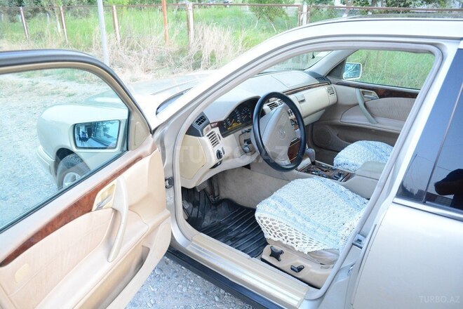 Mercedes E 240 1999, 378,475 km - 2.4 l - Biləsuvar