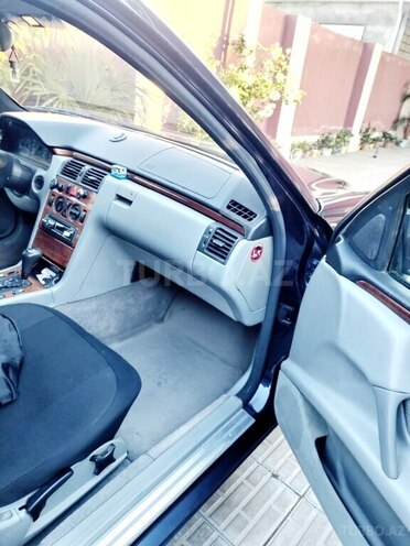 Mercedes E 200 1998, 440,000 km - 2.0 л - Sabirabad