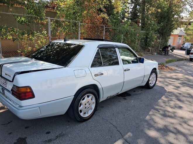 Mercedes E 200 1991, 617,444 km - 2.0 l - Göyçay