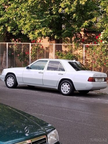 Mercedes E 200 1991, 617,444 km - 2.0 l - Göyçay