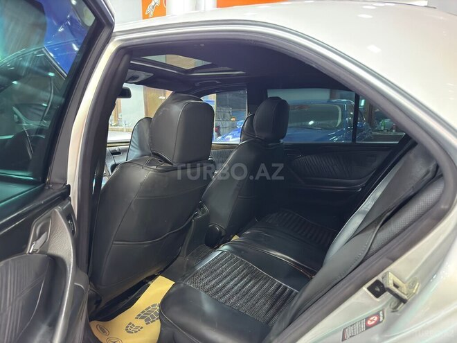 Mercedes E 240 2001, 275,488 km - 2.4 l - Xırdalan