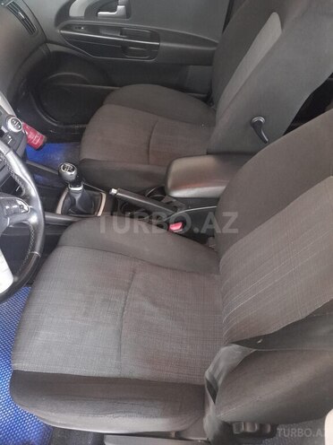 Kia  2009, 250,000 km - 1.6 l - Quba