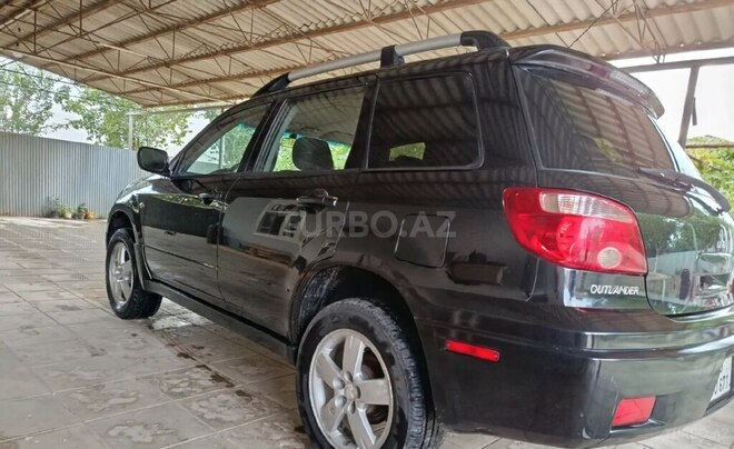 Mitsubishi Outlander 2004, 380,000 km - 2.4 l - Salyan