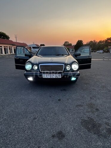 Mercedes E 230 1996, 345,381 km - 2.3 l - Qax